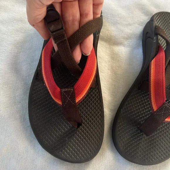 ⭐️ Chaco hiking sandals super strappy flip flops women 6.5