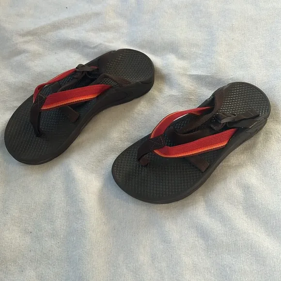 ⭐️ Chaco hiking sandals super strappy flip flops women 6.5
