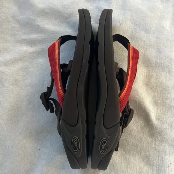 ⭐️ Chaco hiking sandals super strappy flip flops women 6.5