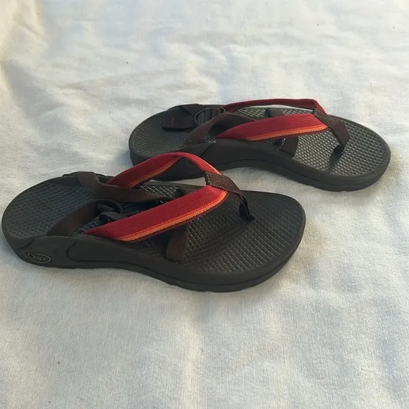 ⭐️ Chaco hiking sandals super strappy flip flops women 6.5