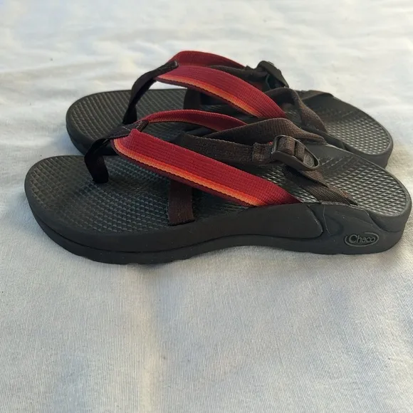⭐️ Chaco hiking sandals super strappy flip flops women 6.5