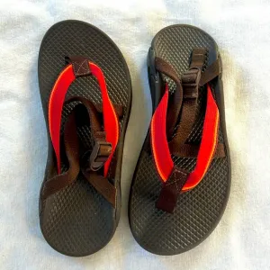 ⭐️ Chaco hiking sandals super strappy flip flops women 6.5