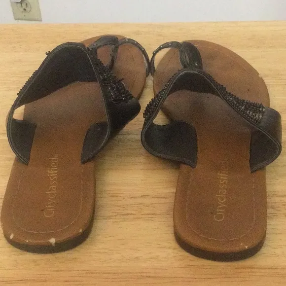 🌞 Cityclassified Black &amp; Silver shiny Beaded flip flop toe loop sandals 7