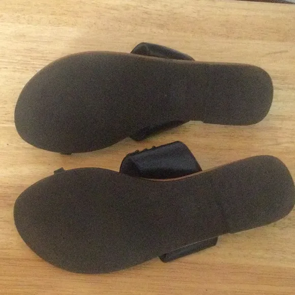 🌞 Cityclassified Black &amp; Silver shiny Beaded flip flop toe loop sandals 7