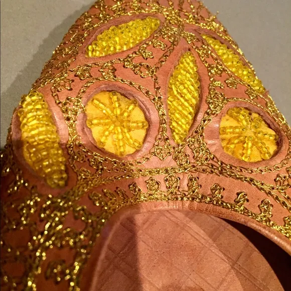 (1) FARRUTX SANDALS &amp; (1) BROCADE