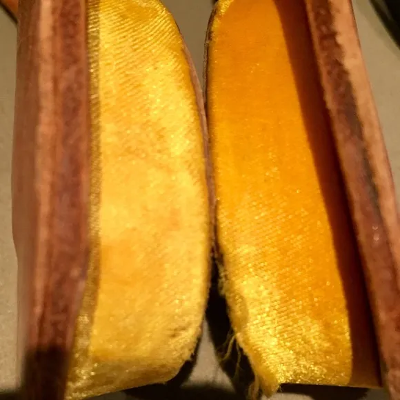 (1) FARRUTX SANDALS &amp; (1) BROCADE