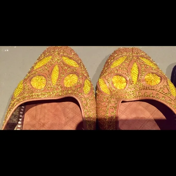 (1) FARRUTX SANDALS &amp; (1) BROCADE