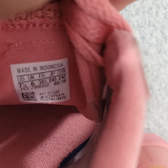 Adidas Pink Sneakers Breathable Low-Top Design