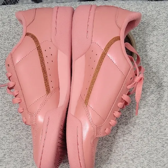 Adidas Pink Sneakers Breathable Low-Top Design