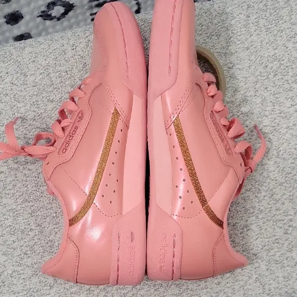 Adidas Pink Sneakers Breathable Low-Top Design