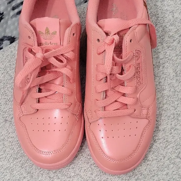 Adidas Pink Sneakers Breathable Low-Top Design