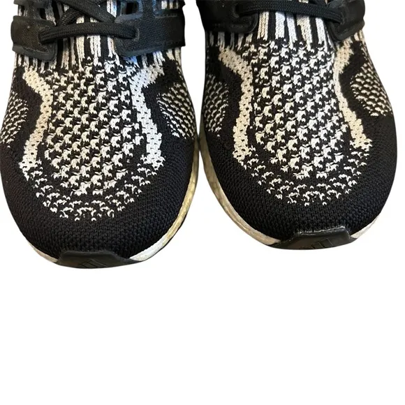 Adidas UltraBoost 5.0 DNA ‘Oreo’ G58431 Women’s Size 8 – Black/White