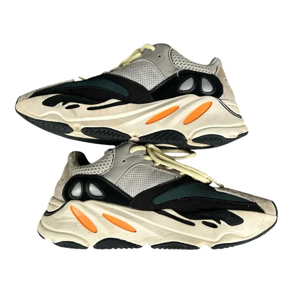 Adidas Yeezy Shoes APE 779001 Sz 6. Authenticated