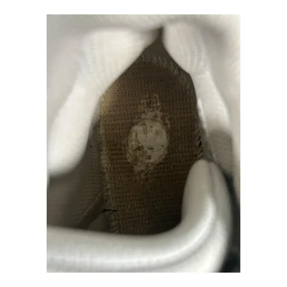 Adidas Yeezy Shoes APE 779001 Sz 6. Authenticated