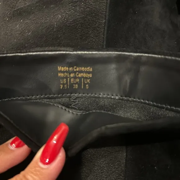 Aldo NWOT tall Boots in Black with thick Heel and side Zipper.