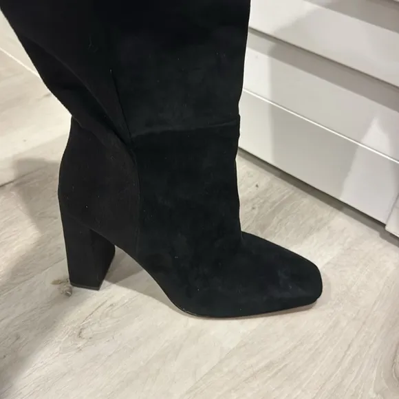 Aldo NWOT tall Boots in Black with thick Heel and side Zipper.