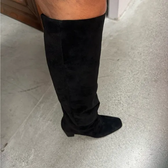 Aldo NWOT tall Boots in Black with thick Heel and side Zipper.
