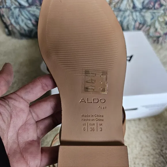 Aldo Spinella Women's Tan Faux Leather Strappy Flat Sandals Sz 6