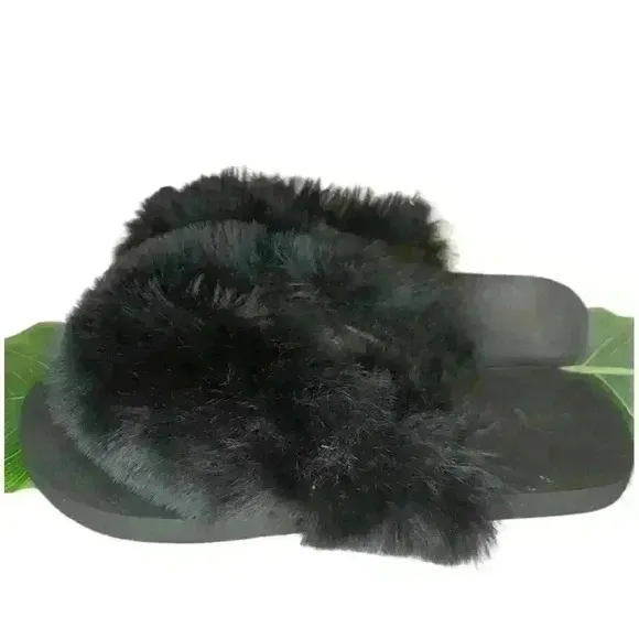 𝅺ALEXIS Black Soft Faux Fur Flip Flops Sandals