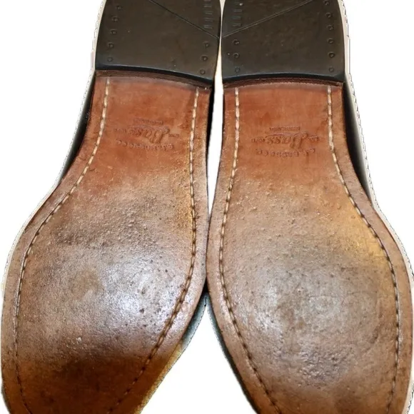 Allen Edmonds 8.  Worn once. Like new.  Beautiful and comfortable shoe.…‌
