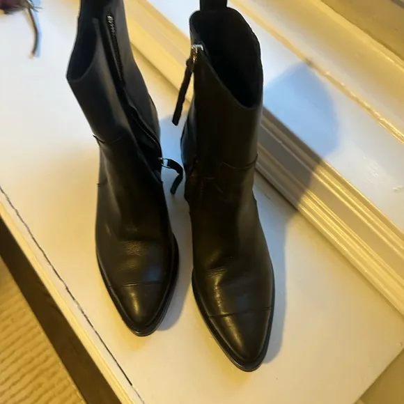 Alohas Short Cowboy Boots