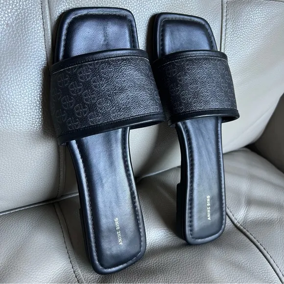 Anine Bing Ria Black Slides Sz 39 US 8.5 Logo Monogram Sandals Black Gray Chic