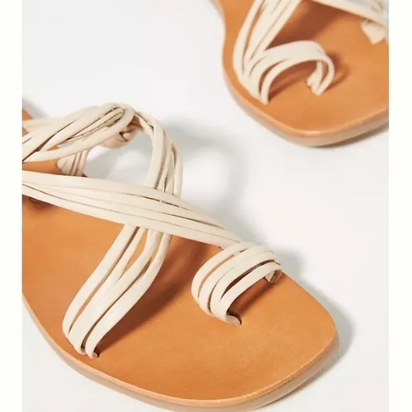 Anthropologie Matisse Rogue Cream Leather Strap Toe Loop Slide Sandals NWOB