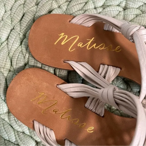Anthropologie Matisse Rogue Cream Leather Strap Toe Loop Slide Sandals NWOB
