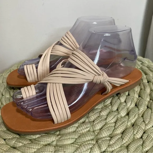 Anthropologie Matisse Rogue Cream Leather Strap Toe Loop Slide Sandals NWOB