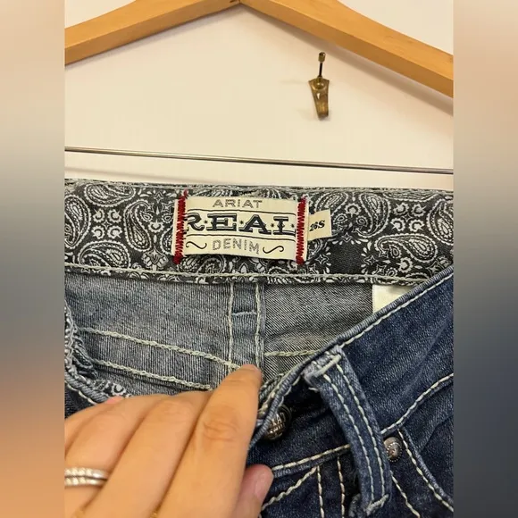 Ariat Women’s Real Denim Mid Rise Straight Jeans – Size 26S