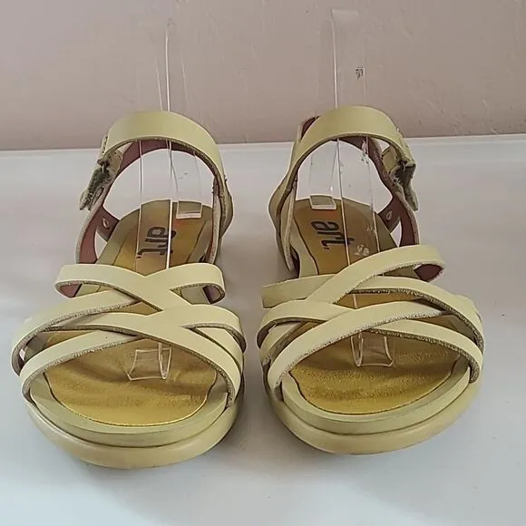 Art Metropolitan Larissa Comfort Flat Sandals Wheat Light Yellow Leather EU 40