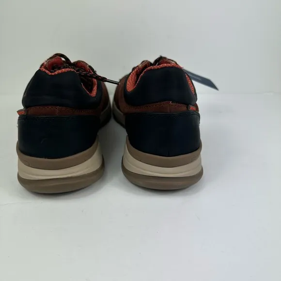Baretraps, Newton Oxford Sneaker Waterproof Size 10 Men’s