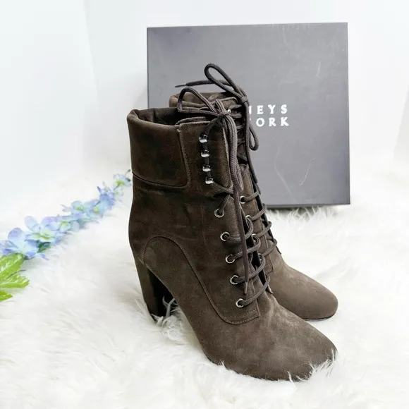BARNEY’S NEW YORK Italian made Suede Boots 8.5 39.5 Combat New RARE high heel