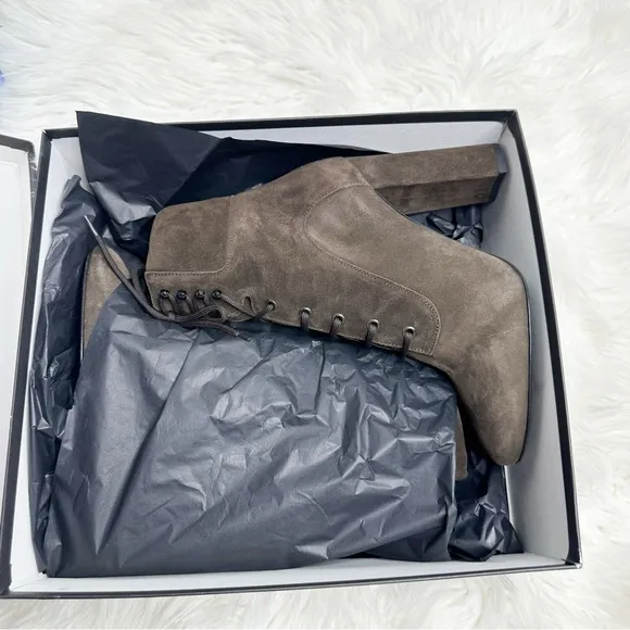 BARNEY’S NEW YORK Italian made Suede Boots 8.5 39.5 Combat New RARE high heel
