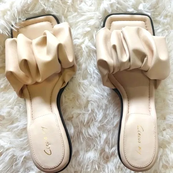 Beach Sand Heel Sandals Dress Leather Ruffle Sandal NWT Astonishly Beautiful