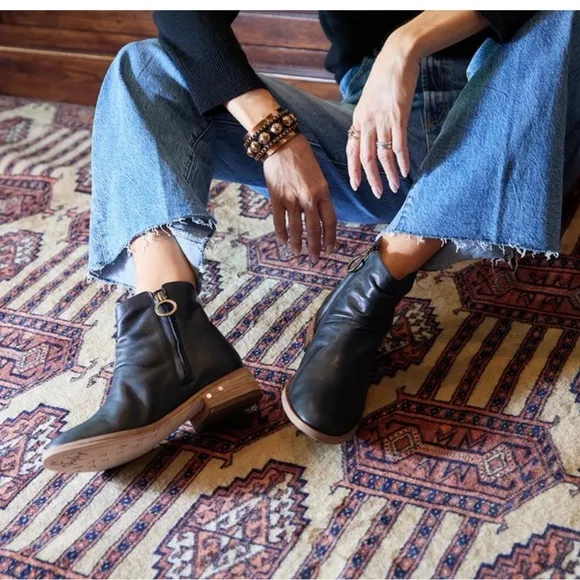 Beek | women’s size 9 Quail black leather ankle boots booties