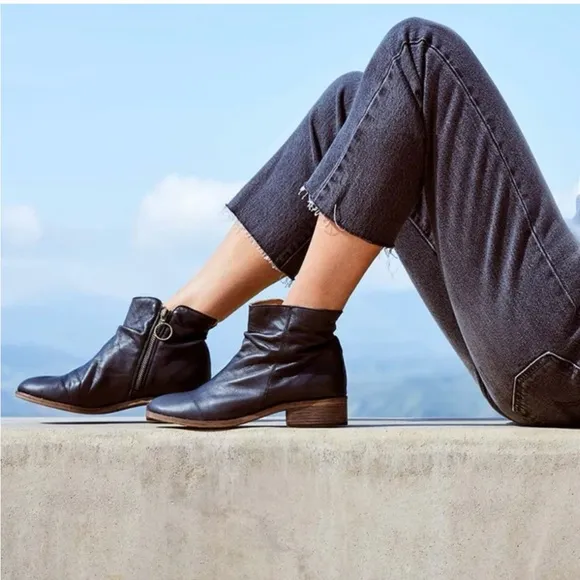 Beek | women’s size 9 Quail black leather ankle boots booties