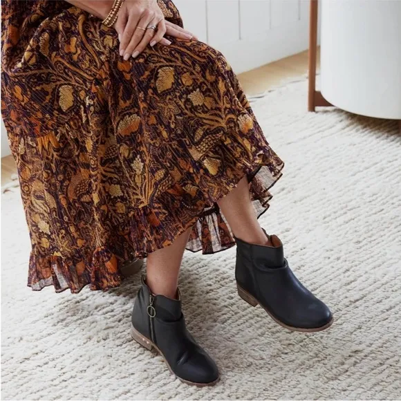 Beek | women’s size 9 Quail black leather ankle boots booties