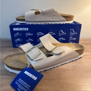 Birkenstock Arizona High Shine in Sand