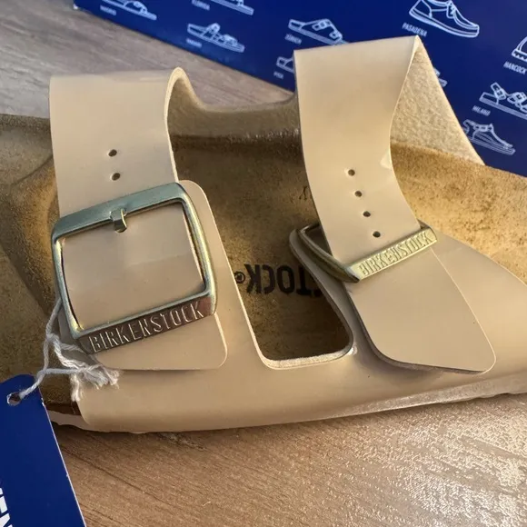 Birkenstock Arizona High Shine in Sand