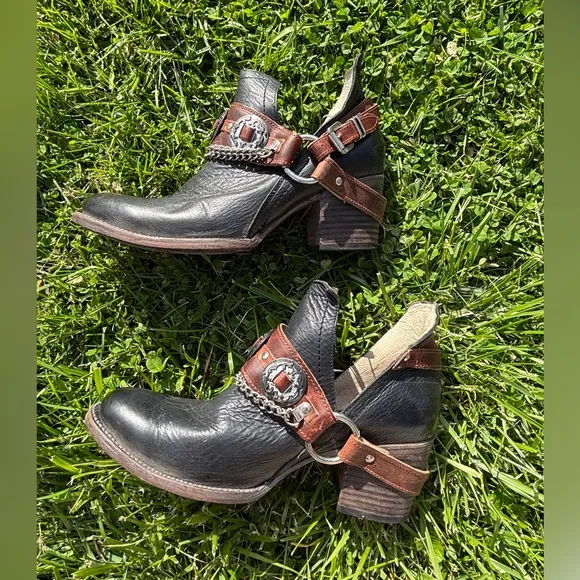 black and brown freebird by steven mystic cowboy cowgirl short harness boots