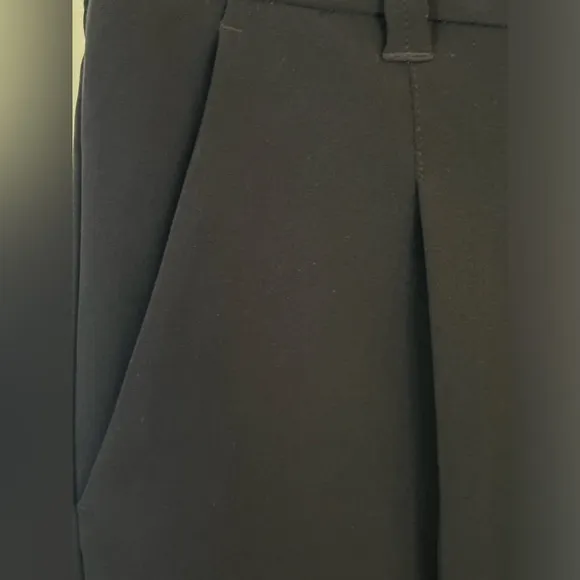 BNWT ELIE TAHARI HIGH WAISTED PLEATED SHORT BLACK SIZE 4 MUST HAVE THIS SEASON