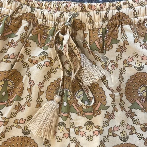 BNWT Spell Château Flutter Short SMALL