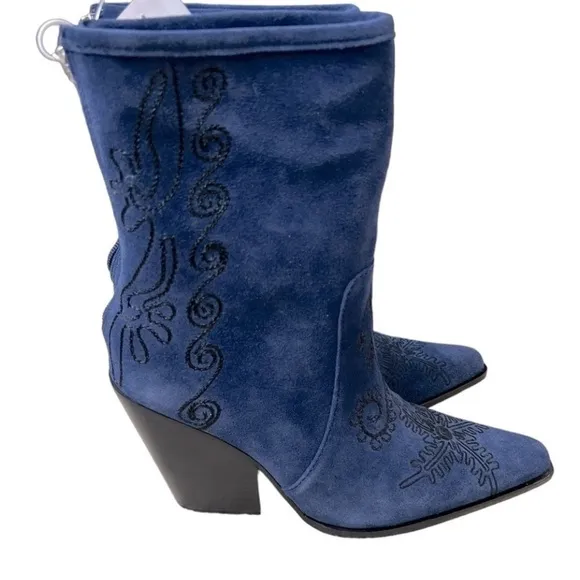 𝅺BOOTS, Boots and More Boots On Sale!!