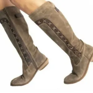 BORN Albi Tall Boots In Natural distressed