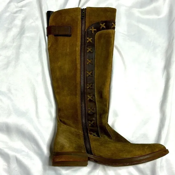 BORN Albi Tall Boots In Natural distressed