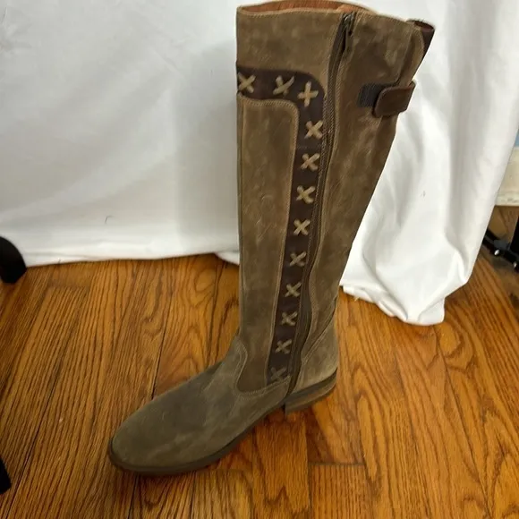 BORN Albi Tall Boots In Natural distressed