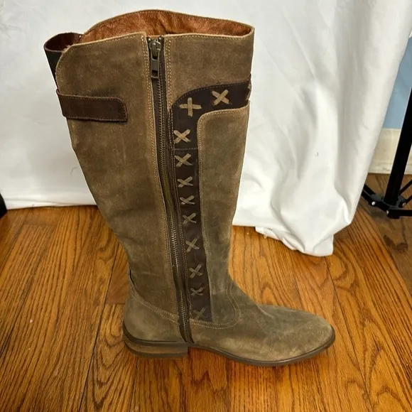 BORN Albi Tall Boots In Natural distressed