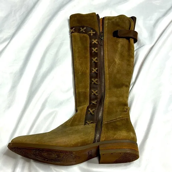 BORN Albi Tall Boots In Natural distressed