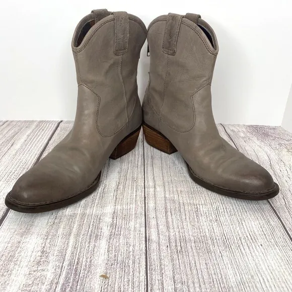 BORN Grey / Taupe Leather Short Heel Western Boots Back Zipper Size 9M